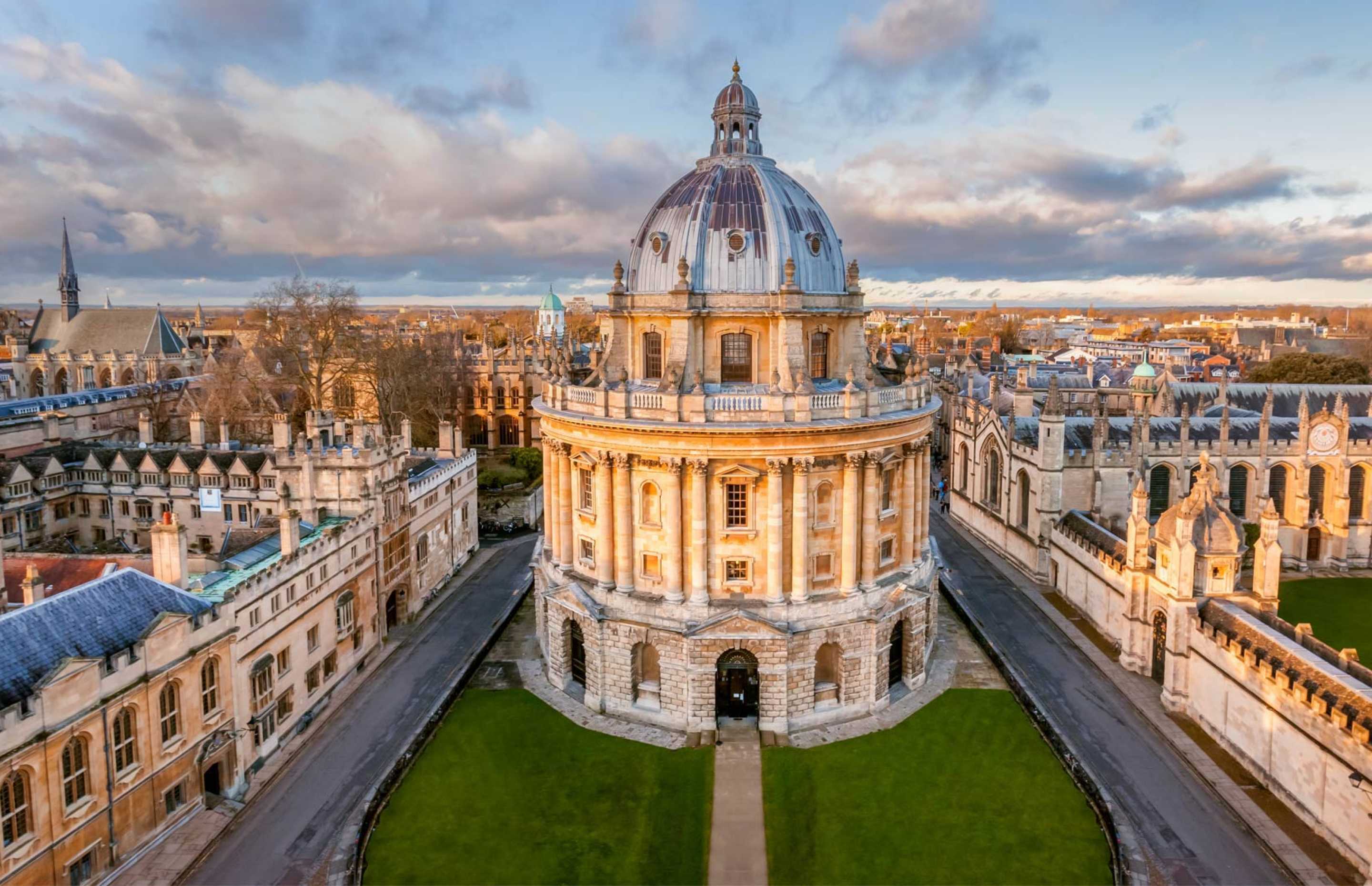 Flygfoto av Oxford Universitys byggnad för medicinsk forskning.